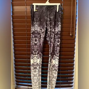 Lole leggings size xs.  Would also fit a s.